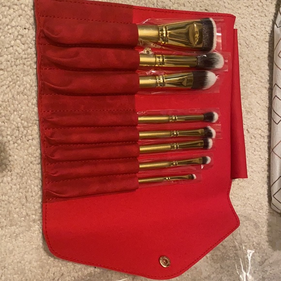 Luxie Eight piece brush set. - Picture 3 of 4
